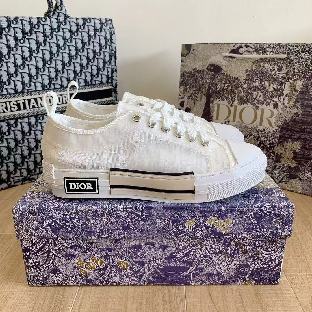 White Low-Top Sneaker Canvas P218