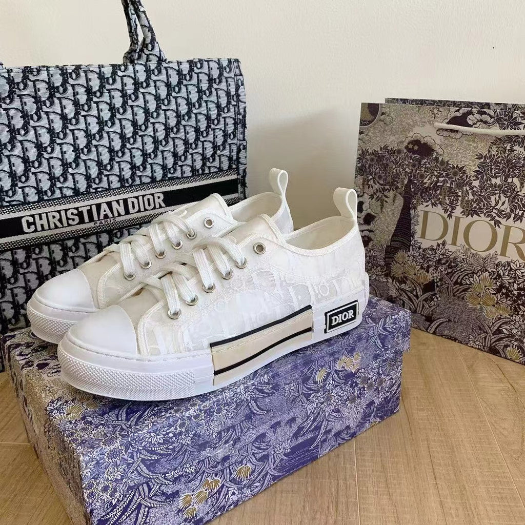 White Low-Top Sneaker Canvas P218
