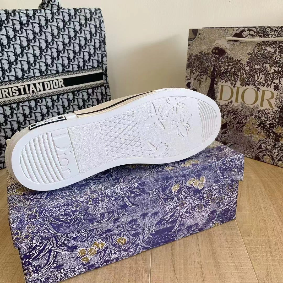 White Low-Top Sneaker Canvas P218
