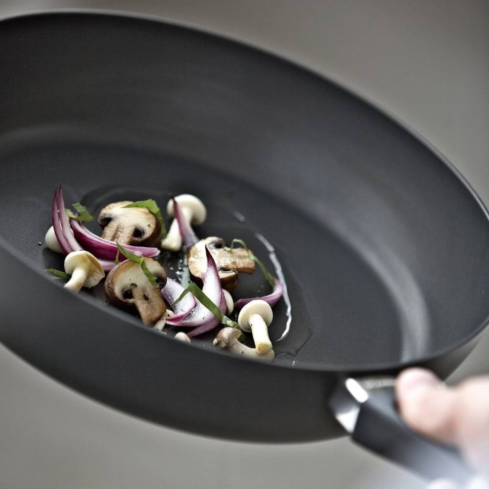 Covered Saute Pan O2446