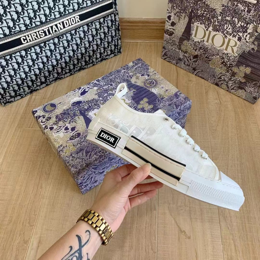 White Low-Top Sneaker Canvas P218