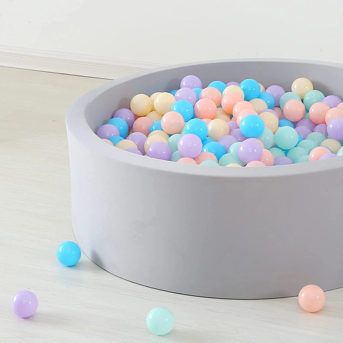 50 Soft Plastic Ball Pit Balls with Storage Bag A5113