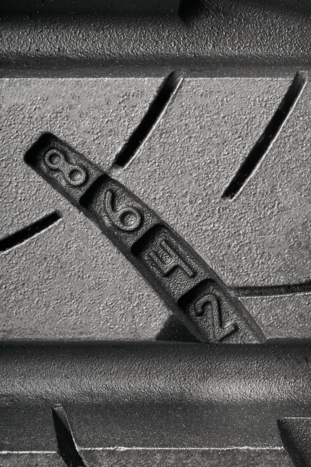 225/65R17 102H All-Season Tire Z58318