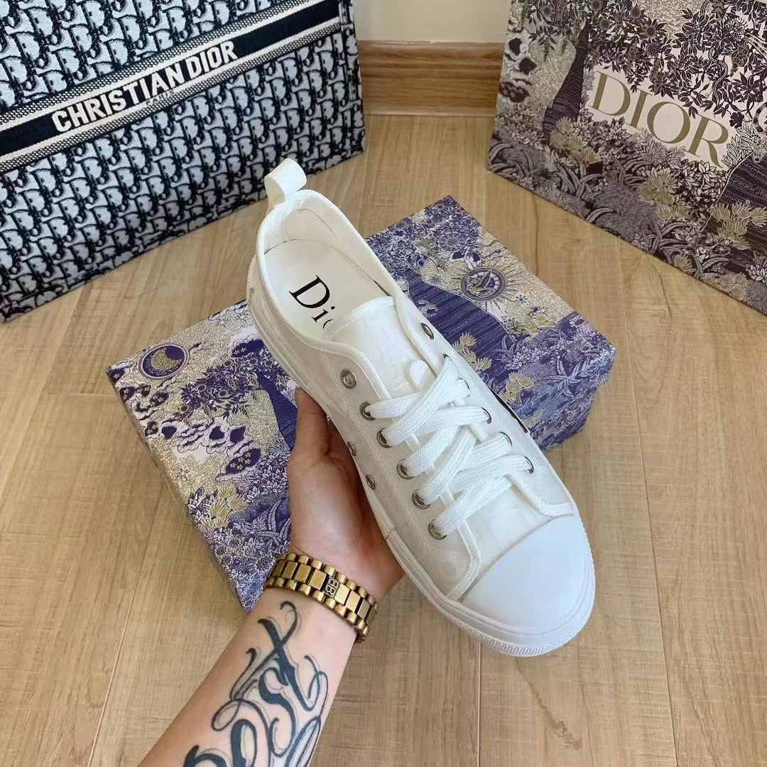 White Low-Top Sneaker Canvas P218
