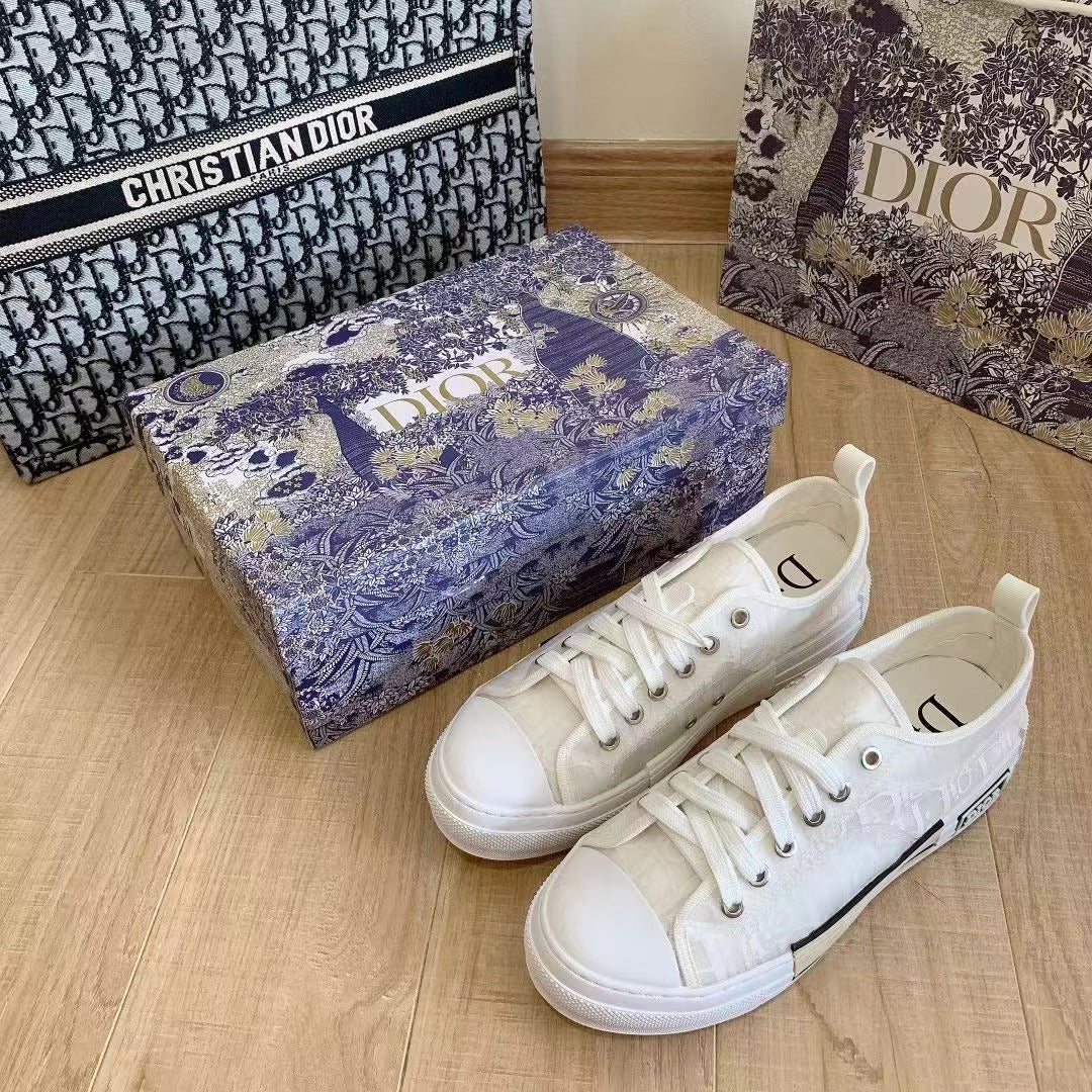 White Low-Top Sneaker Canvas P218