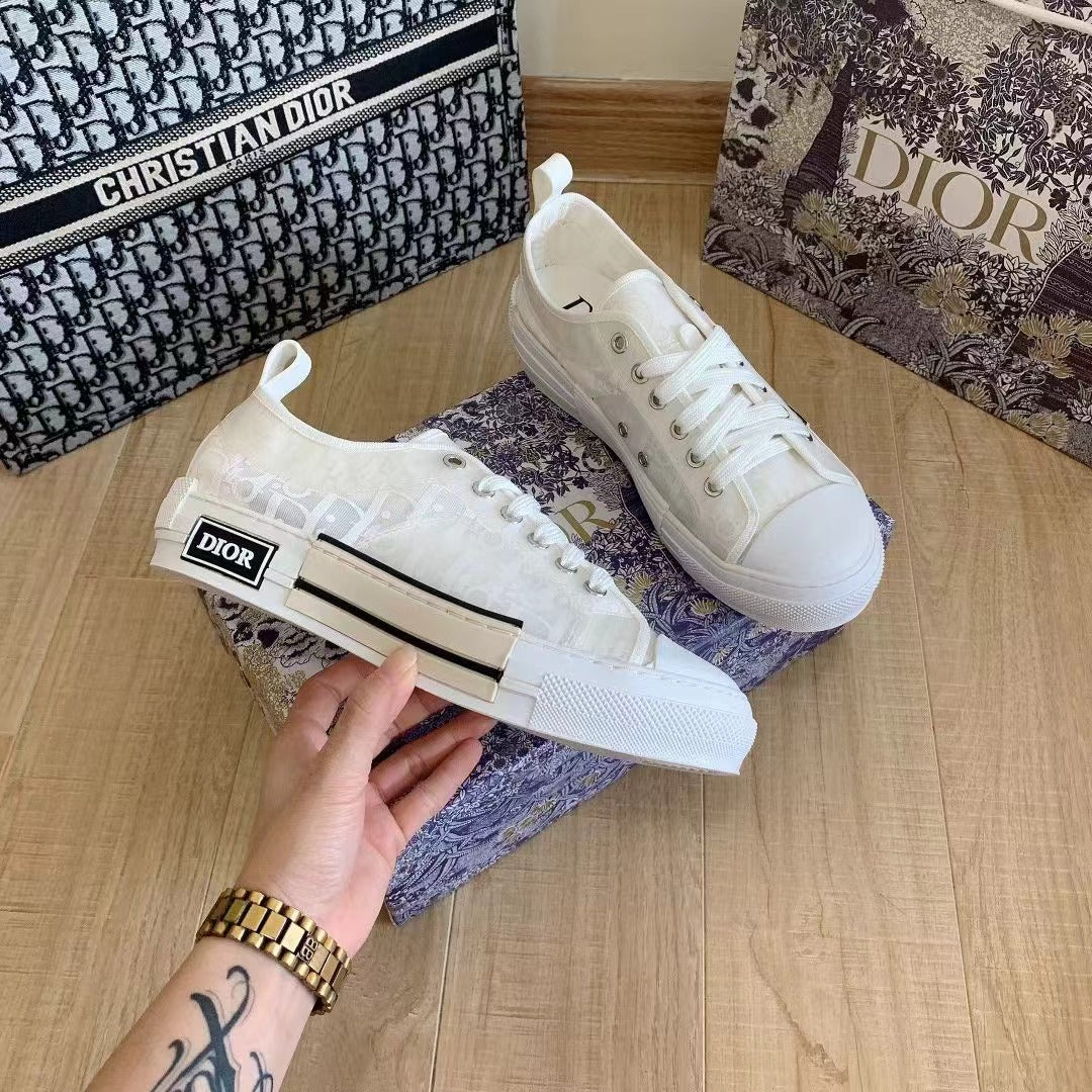 White Low-Top Sneaker Canvas P218