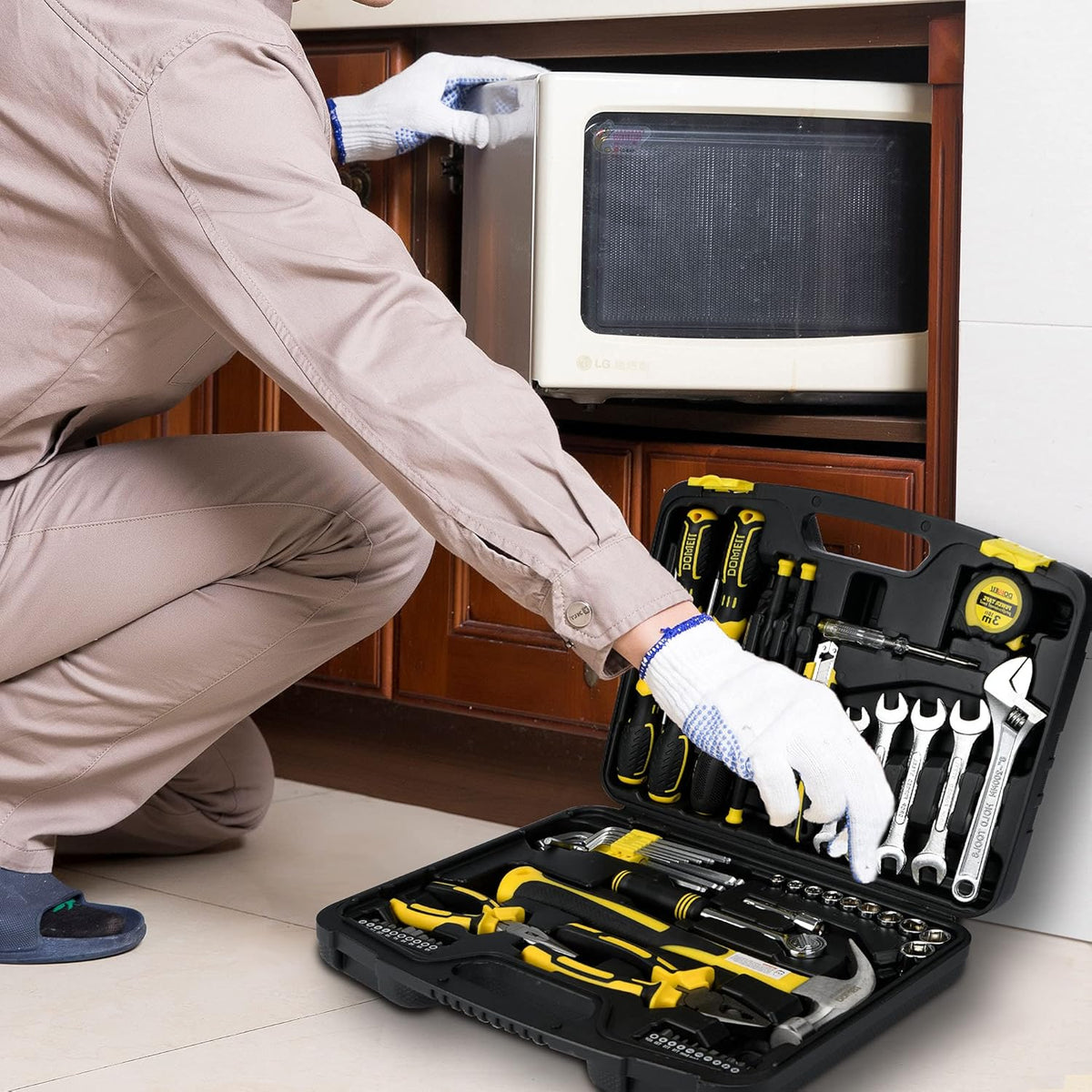61-Piece Mechanic Tool Set with Plastic Tool Box Storage Case S1526