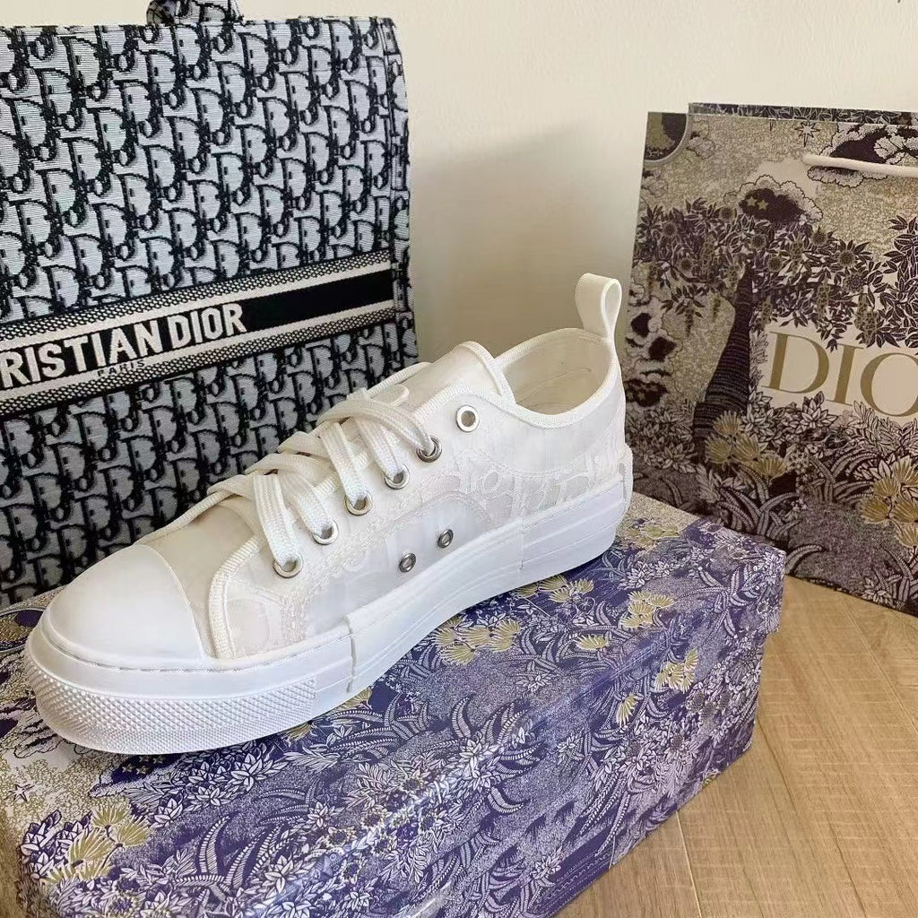White Low-Top Sneaker Canvas P218
