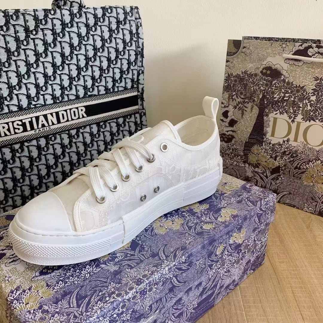 White Low-Top Sneaker Canvas P218